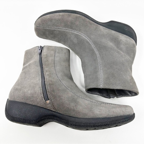 Clarks Ashlyn Suede Ankle Boots - Picture 6 of 8